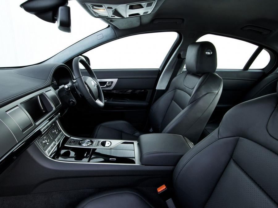  Jaguar XF Diesel S Option Pack 2010 года  (UK) (фото 6 из 13)